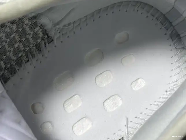 Yeshaya Non-Reflective FX4348 Yeezy Adidas 350 V2 Boost 0628